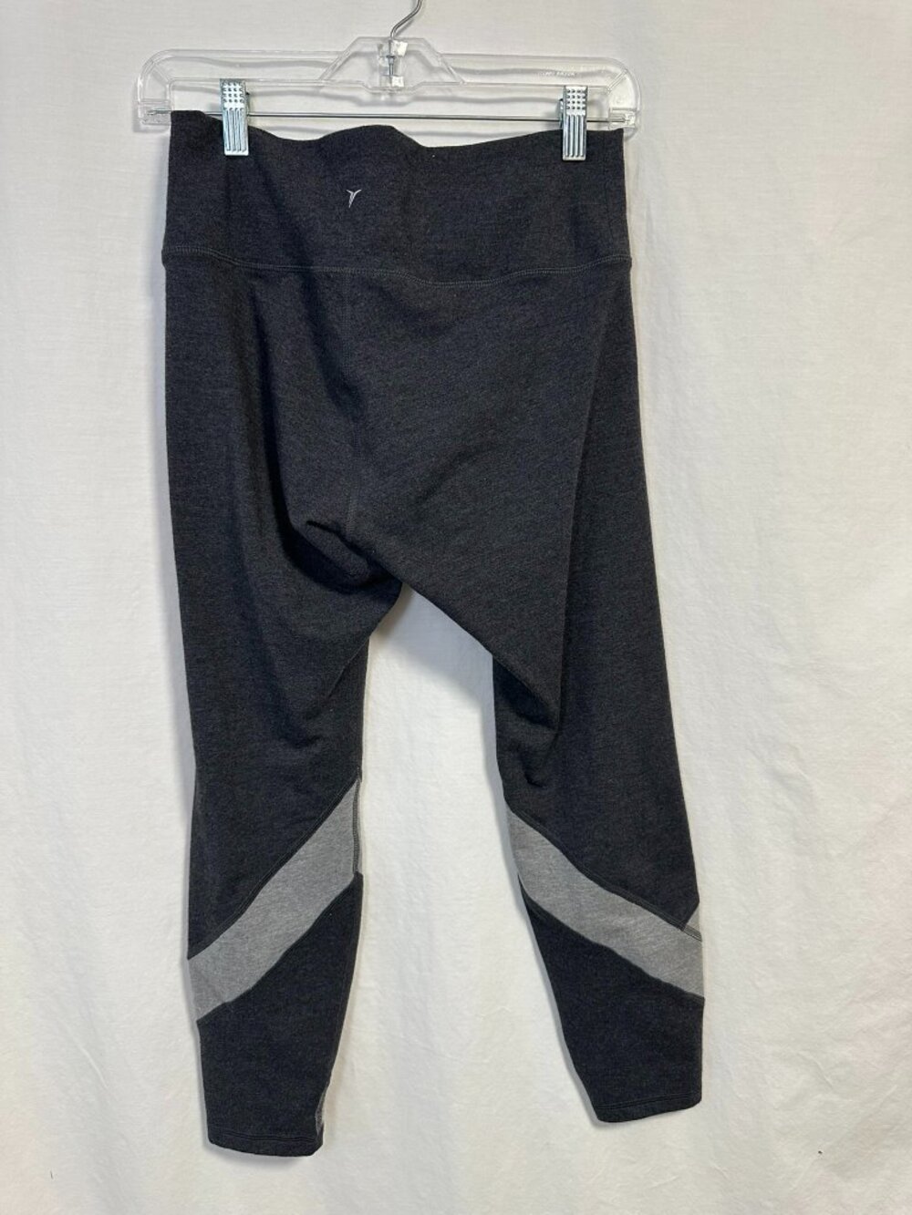 Old Navy Active Go-Dry Balance Charcoal Grey Colorblock Cropped Leggings - Picture 4 of 7